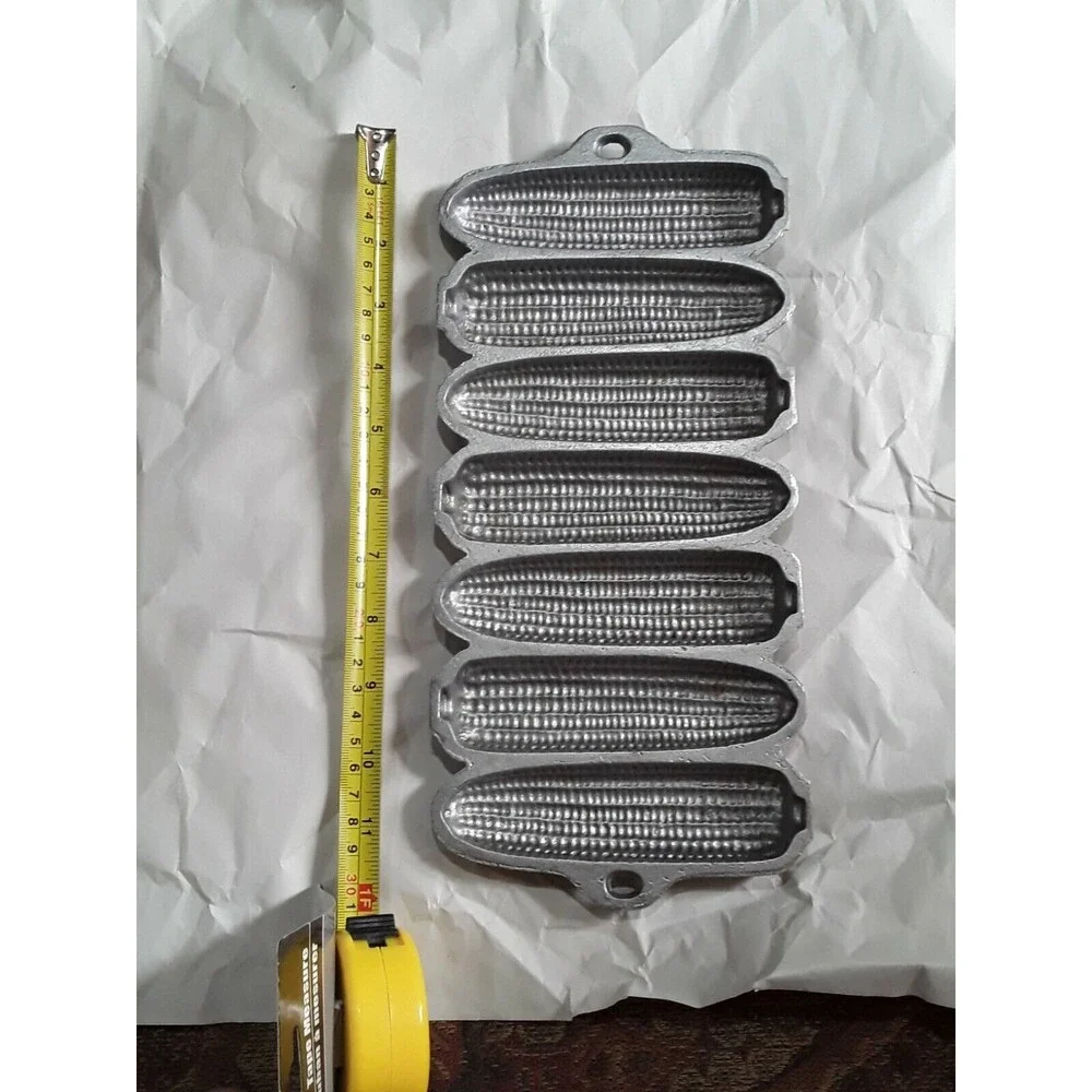 Cast Iron Pan, Cornbread  Corn Cob Mold Baking Pan.